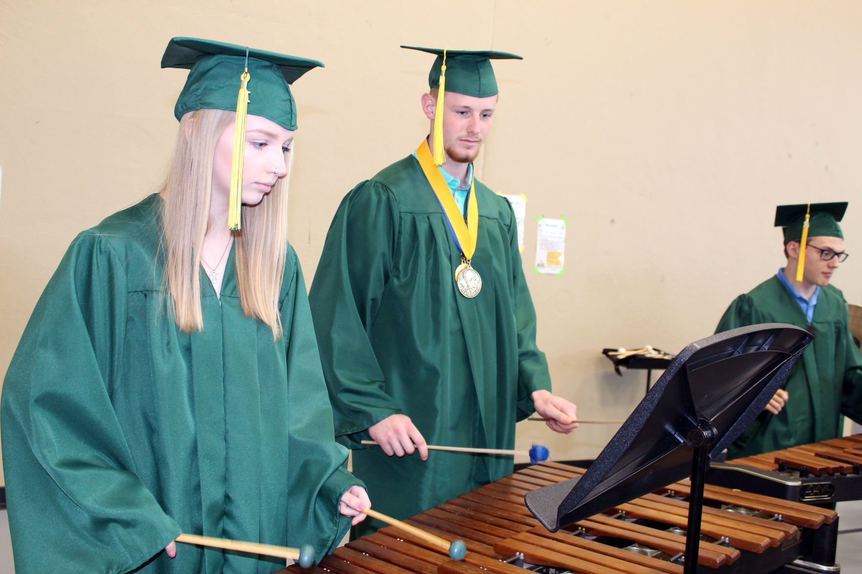 060219-ctzn-news-bd-grad030.jpg